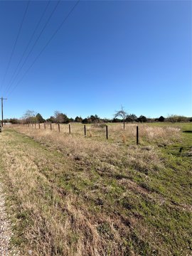 Expansive Land Parcel in Kemp