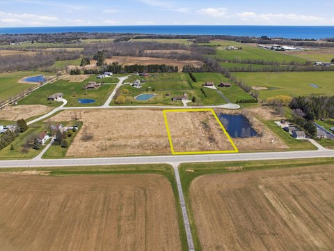 Manitowoc Buildable Country Lot