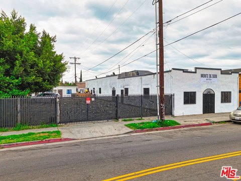 Versatile Redevelopment Opportunity in Los Angeles