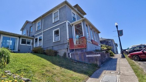 Nye Beach Commercial Building