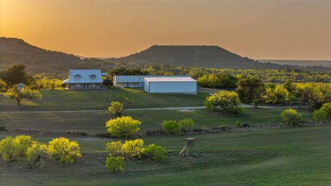 High-Fenced Hunting Ranch with Residence