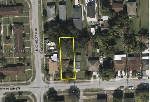 Oversized Lot in Miami