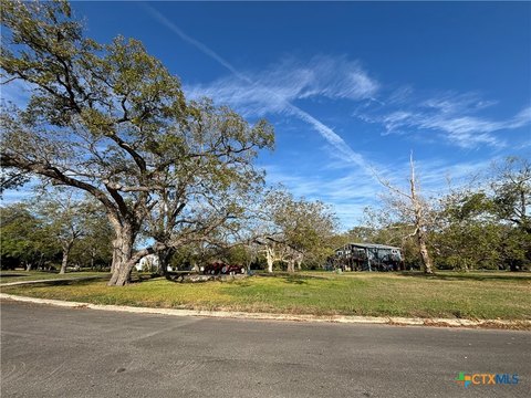 Residential Land in Seguin, TX