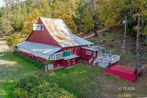 Historical Red Barn Retail Opportunity