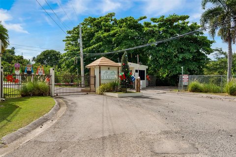 Land in Exclusive Urb