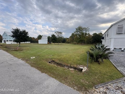 LAND - Waveland, MS