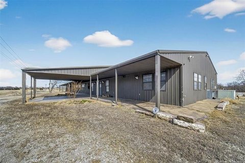 Stroud Commercial Building on Highway