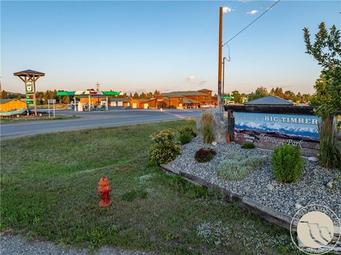 Iconic Convenience Store on 3.25 Acres