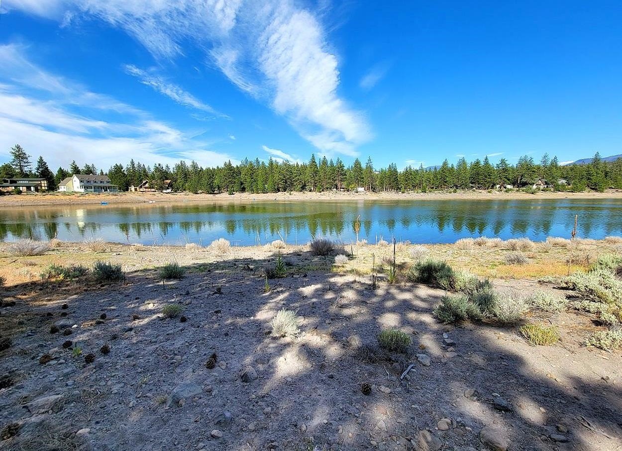 Land with Lake Shastina Views
