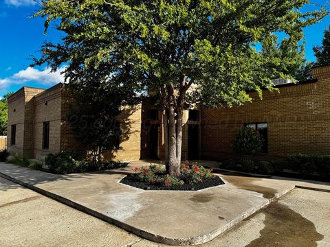 Stand-Alone Office Building on I-40