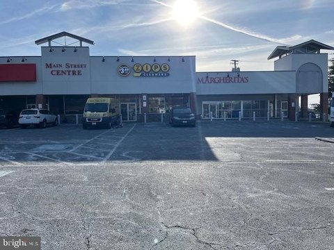 Former 7-Eleven Space Available