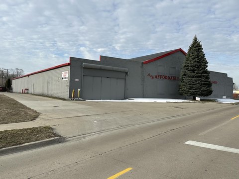 Wyandotte Warehouse with Storage Potential