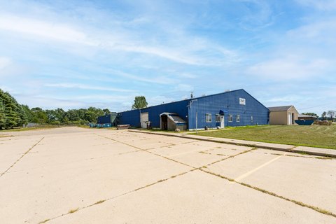 Manufacturing Facility with Expansion Acreage