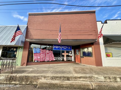 Commercial Building in Downtown Crystal