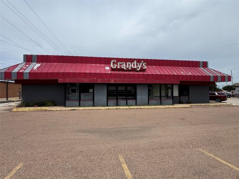 Former Restaurant with Redevelopment Potential