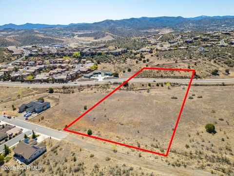 Spacious Land Parcel in Prescott