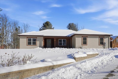 Spacious Home with Detached Guest House