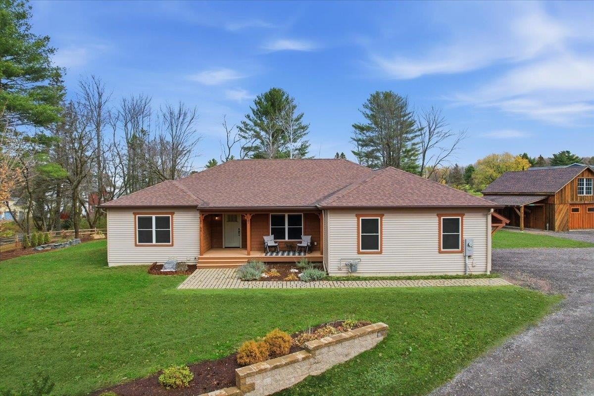 Spacious Home with Detached Guest House