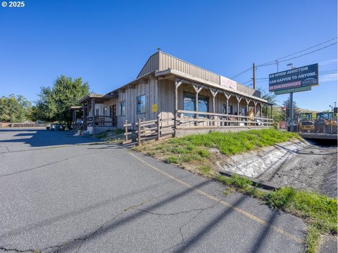 Versatile Commercial Property on 6th