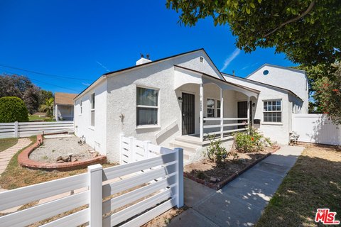 Renovated Duplex with Bungalow Character