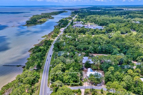 LAND - Apalachicola, FL