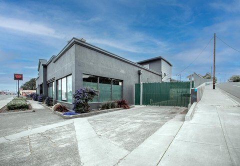 Eureka Commercial Property with Buildings