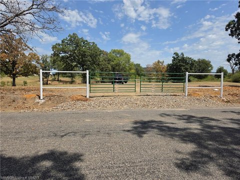 Land, Howe, OK