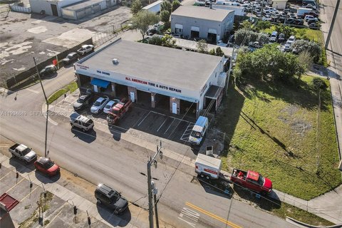 Renovated Warehouse with Six Bays