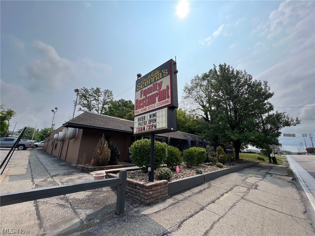 Established Restaurant on Busy US422