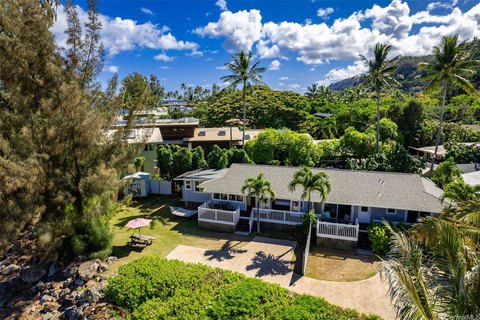 Oceanfront Duplex in Haleiwa, HI