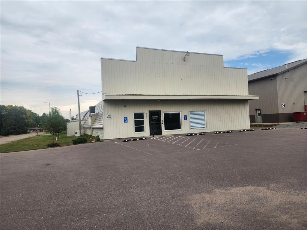 Redwood Falls Commercial Building