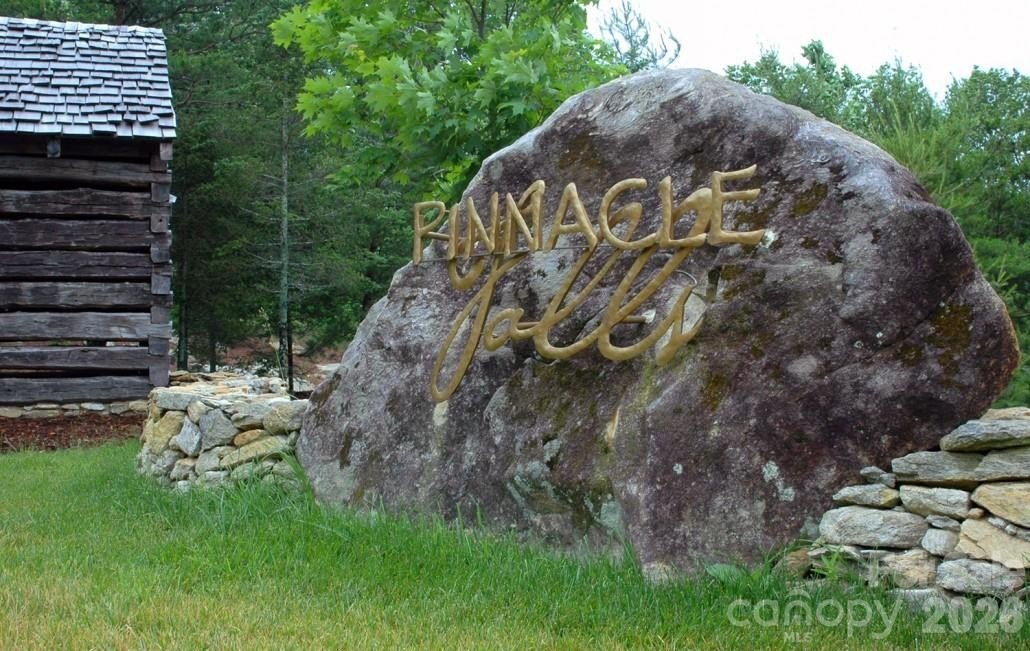 Land in Gated Pinnacle Falls