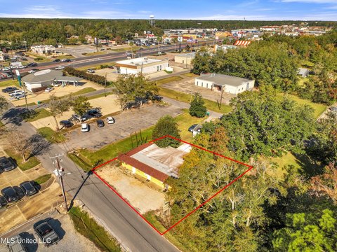 Versatile Commercial Property in Gulfport