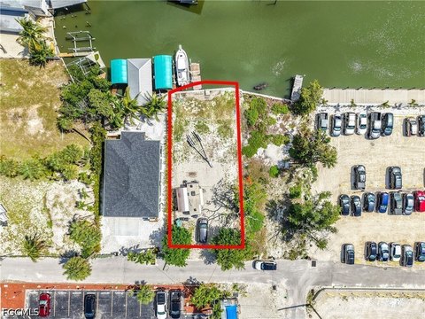 Waterfront Lot in Santos District