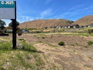 Land in Wishram, Washington