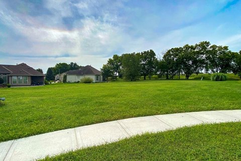 Residential Land in Raymore, MO
