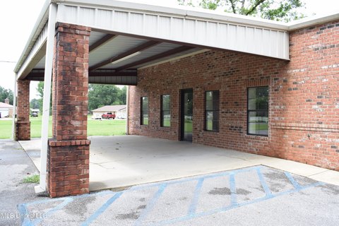 Lucedale Commercial Building with Warehouse