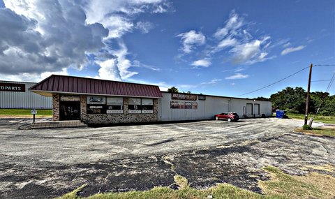 Turnkey Retail Showroom With Two Buildings