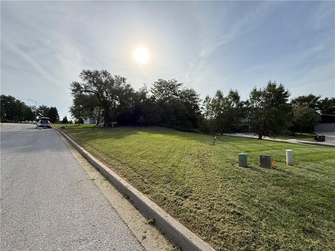 Land, Parkville, MO