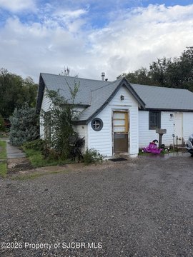 3-Unit Triplex with Updated Bathrooms