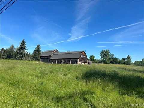 25.3 Acres with Artisan Barn