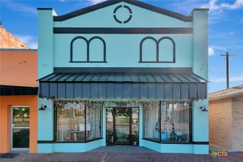 Versatile Commercial Property in Ganado