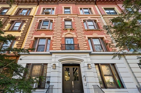 Brooklyn Multifamily Townhouse Near Park