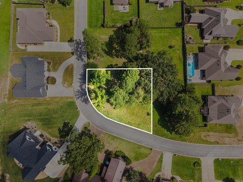 Residential Land in Private Neighborhood