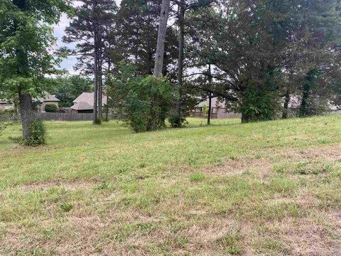 Residential Land in Private Neighborhood