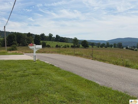 LAND - Albany, KY