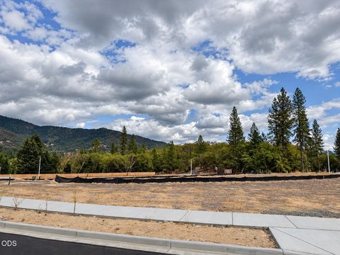 Land, Grants Pass, OR