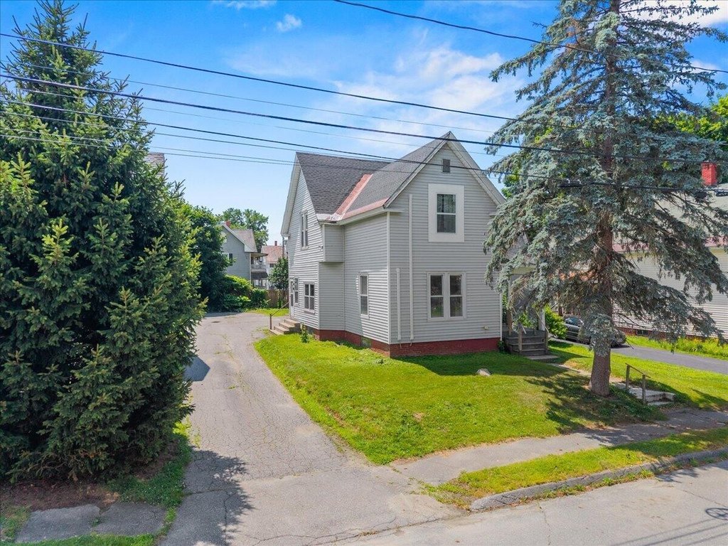 22 Ash St, Waterville, ME 04901