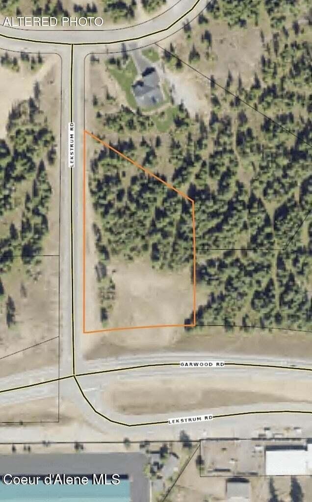 Treed Land in Luxury Community
