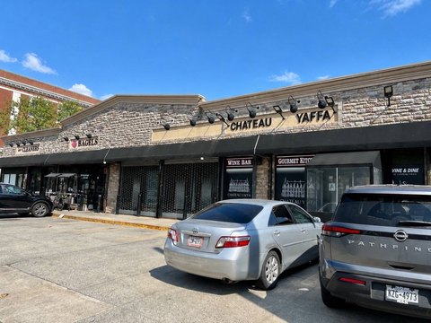 Renovated Column-Free Retail Space